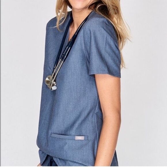 FIGS Casma Three Pocket V Neck Scrub Top - Picture 2 of 6